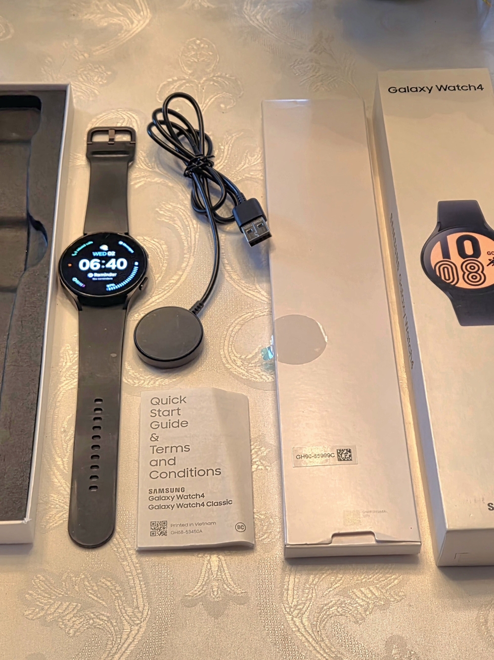 Samsung Galaxy Watch4 Classic Black Smartwatch with Charger - Picture 2 of 9